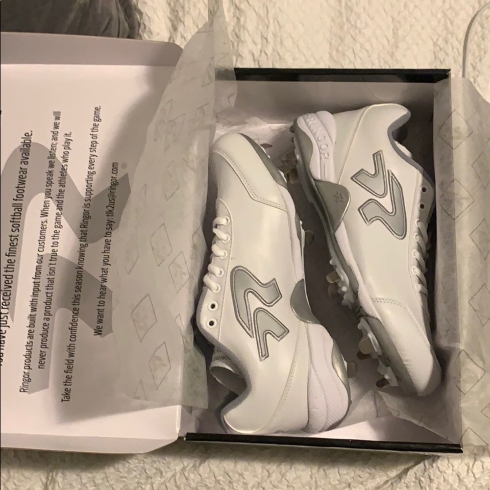 BRAND NEW Ringor Cleats